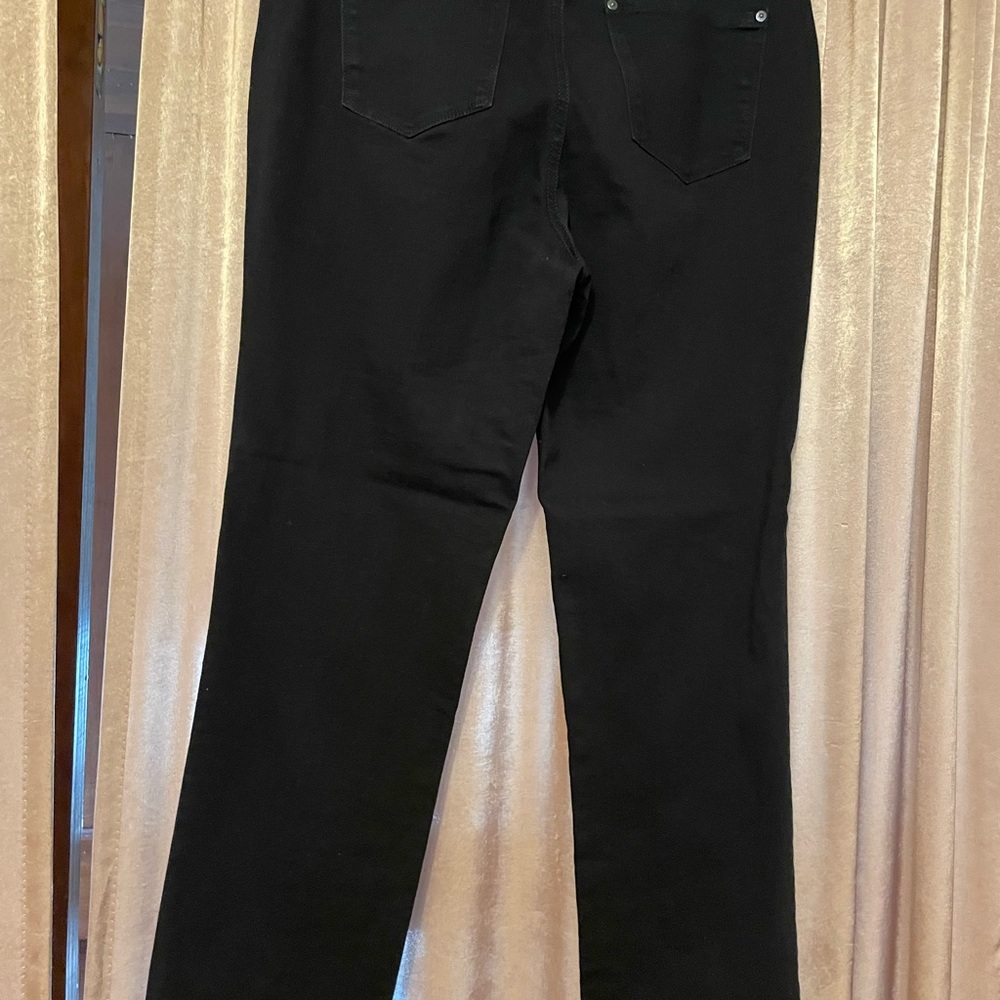 Gloria Vanderbilt Jeans Black slimming Size 12  No tags Never Worn! Lightweight! - Picture 2 of 8